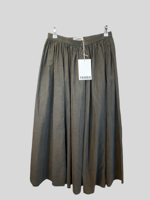 Full silhouette midi skirt black