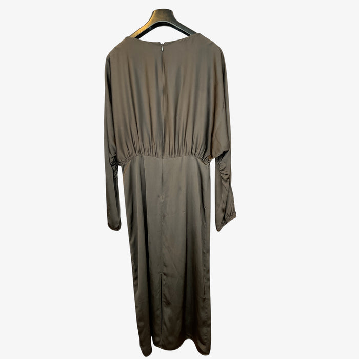 Fluid dress in satin dark brown