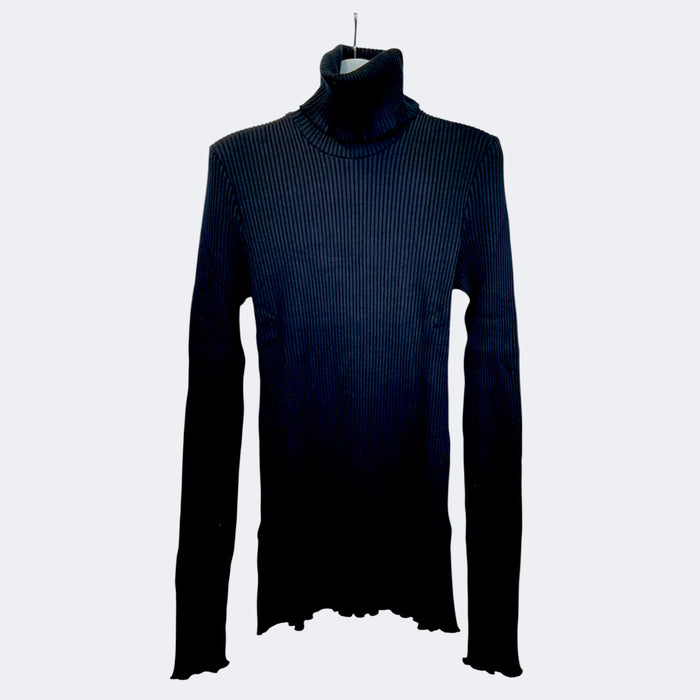 Long sleeve ribbed turtleneck