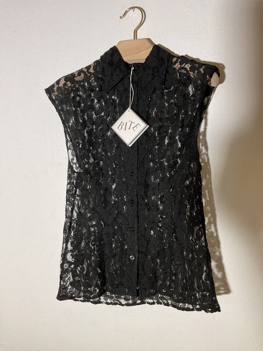 Sleeveless Lace Shirt