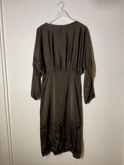 Fluid dress in satin dark brown