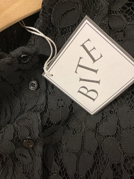 Sleeveless Lace Shirt