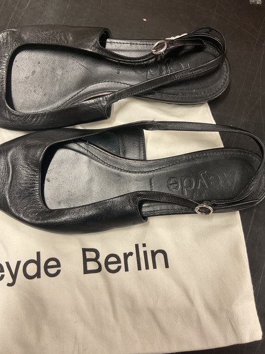 Annora Slingbacks flats