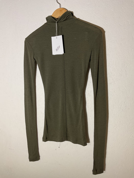 Fine Wool Zip Top