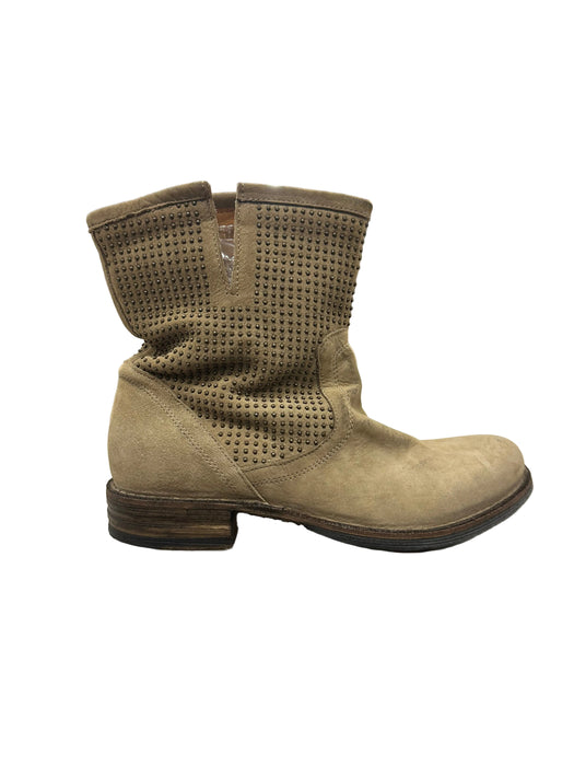 ELI BOOTS