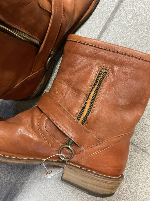 ELI Brown Leather Boots