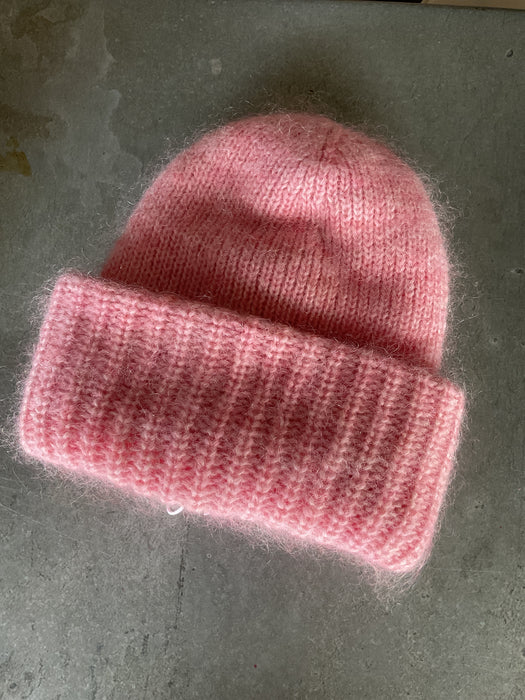 Mohair beanie strawberry milk